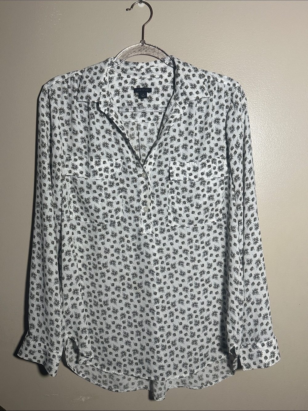 Ann Taylor Medium Printed Pop Over Long Sleeved Career Top